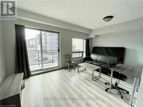 G212 - 275 Larch Street, Waterloo, ON - Indoor Photo Showing Living Room