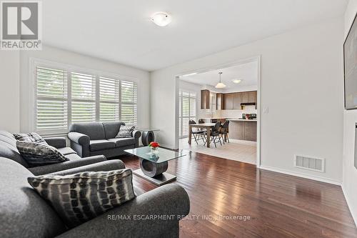 17 Larry Crescent, Haldimand, ON - Indoor Photo Showing Living Room