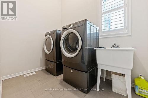 17 Larry Crescent, Haldimand, ON - Indoor Photo Showing Laundry Room