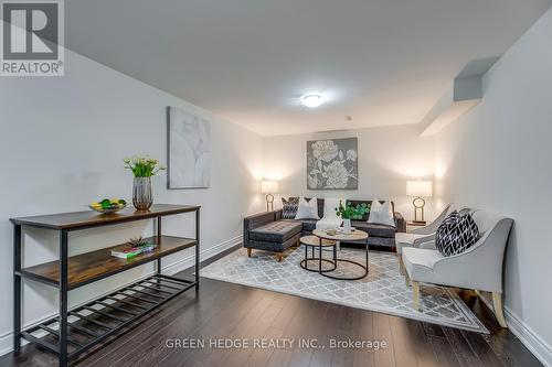 2584 Kinnerton Crescent, Mississauga, ON - Indoor Photo Showing Living Room