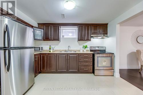 2584 Kinnerton Crescent, Mississauga, ON - Indoor Photo Showing Kitchen With Double Sink