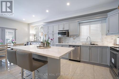 3282 Scotch Pine Gate, Mississauga, ON - Indoor Photo Showing Kitchen With Upgraded Kitchen