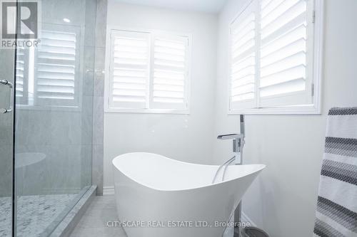 3282 Scotch Pine Gate, Mississauga, ON - Indoor Photo Showing Bathroom