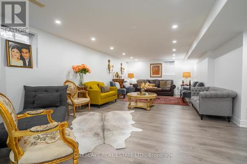 3282 Scotch Pine Gate, Mississauga, ON - Indoor Photo Showing Living Room