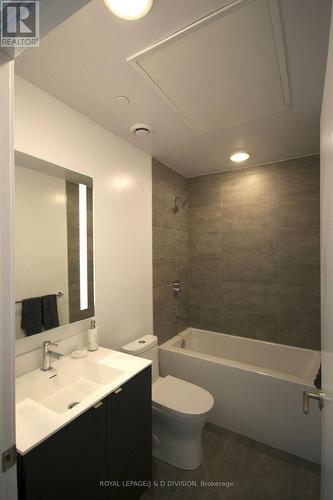 201 - 500 Dupont Street, Toronto C02, ON - Indoor Photo Showing Bathroom