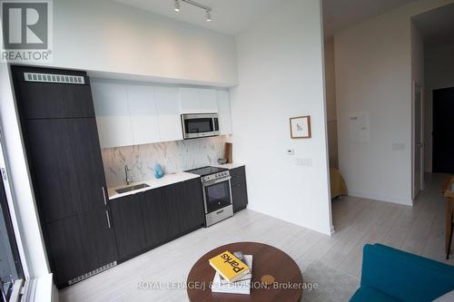 201 - 500 Dupont Street, Toronto C02, ON - Indoor Photo Showing Kitchen