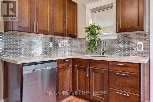 81 Centre Street E, Richmond Hill (Crosby), ON - Indoor Photo Showing Kitchen