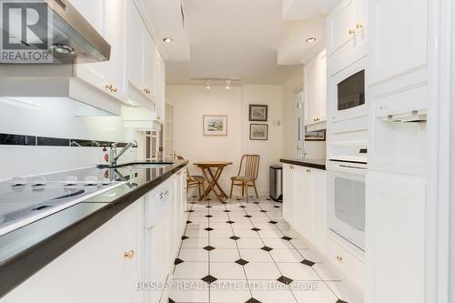 613 - 2727 Yonge Street, Toronto, ON - Indoor Photo Showing Kitchen