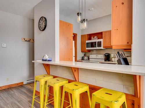 Coin-repas - 5-205 Ch. Des Quatre-Sommets, Mont-Tremblant, QC - Indoor Photo Showing Kitchen