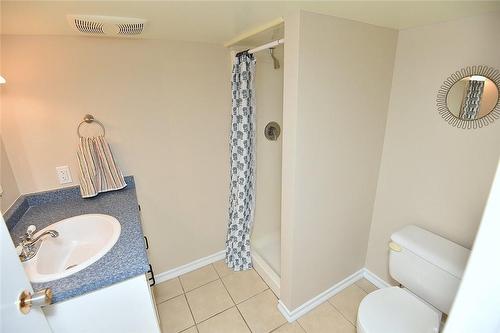 56 Westminster Avenue, Hamilton, ON - Indoor Photo Showing Bathroom
