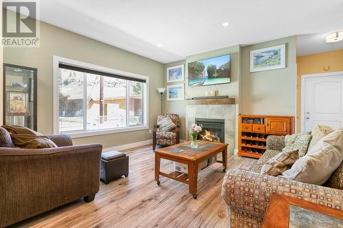 875/877 Jones Street, Kelowna, BC - Indoor Photo Showing Living Room With Fireplace