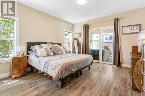 875/877 Jones Street, Kelowna, BC - Indoor Photo Showing Bedroom