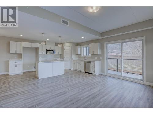 5620 51St Street Unit# 304, Osoyoos, BC - Indoor Photo Showing Kitchen