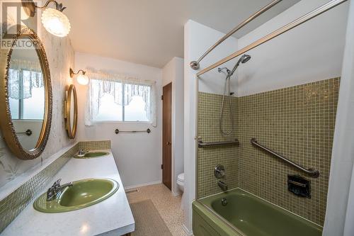 1704 Pearson Avenue, Prince George, BC - Indoor Photo Showing Bathroom