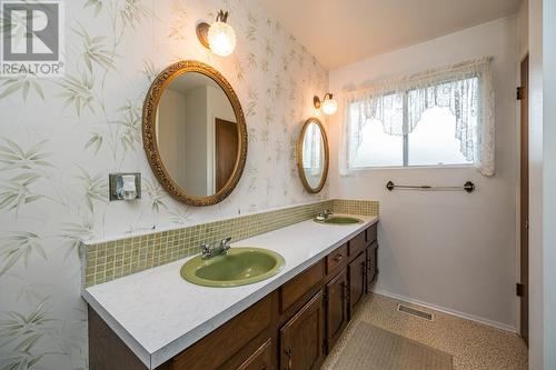 1704 Pearson Avenue, Prince George, BC - Indoor Photo Showing Bathroom