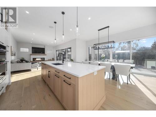 509 Eldorado Road, Kelowna, BC - Indoor Photo Showing Kitchen With Upgraded Kitchen