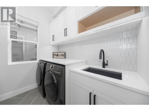 509 Eldorado Road, Kelowna, BC - Indoor Photo Showing Laundry Room