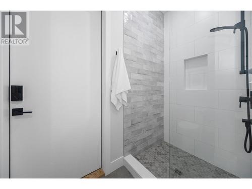 509 Eldorado Road, Kelowna, BC - Indoor Photo Showing Bathroom