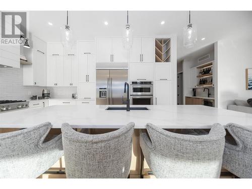 509 Eldorado Road, Kelowna, BC - Indoor Photo Showing Kitchen With Upgraded Kitchen