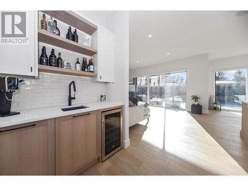 509 Eldorado Road, Kelowna, BC - Indoor Photo Showing Kitchen With Upgraded Kitchen