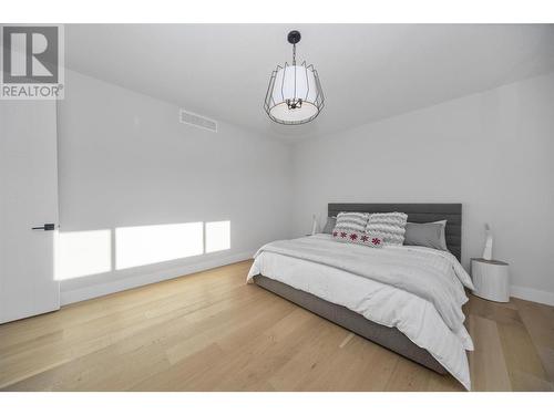 509 Eldorado Road, Kelowna, BC - Indoor Photo Showing Bedroom