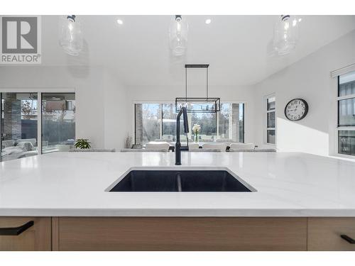 509 Eldorado Road, Kelowna, BC - Indoor Photo Showing Kitchen With Double Sink