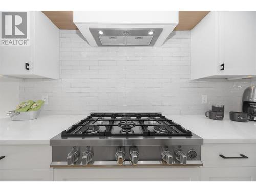 509 Eldorado Road, Kelowna, BC - Indoor Photo Showing Kitchen