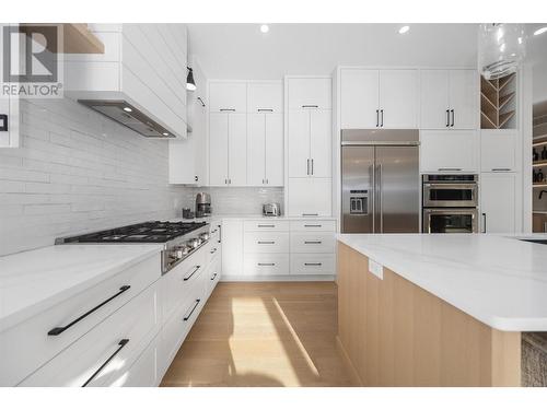 509 Eldorado Road, Kelowna, BC - Indoor Photo Showing Kitchen With Upgraded Kitchen