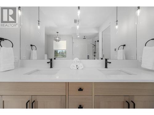 509 Eldorado Road, Kelowna, BC - Indoor Photo Showing Bathroom