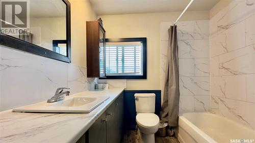 134 Throne Street, Sceptre, SK - Indoor Photo Showing Bathroom