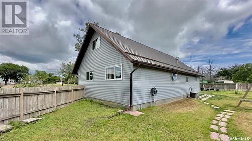 134 Throne Street, Sceptre, SK - Outdoor With Exterior