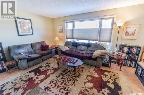 2243 Mahony Crescent, Regina, SK - Indoor Photo Showing Living Room