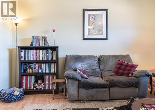 2243 Mahony Crescent, Regina, SK - Indoor Photo Showing Living Room