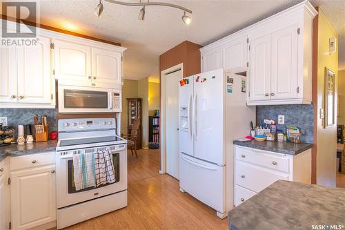 2243 Mahony Crescent, Regina, SK - Indoor Photo Showing Kitchen