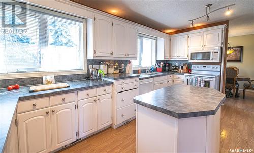 2243 Mahony Crescent, Regina, SK - Indoor Photo Showing Kitchen