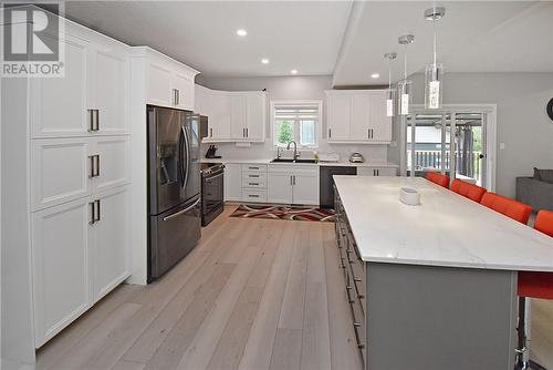 117 Hazelton Dr, Sudbury, ON - Indoor Photo Showing Kitchen With Upgraded Kitchen