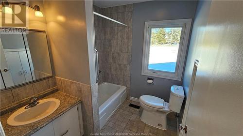 1462 Salisbury Road, Moncton, NB - Indoor Photo Showing Bathroom