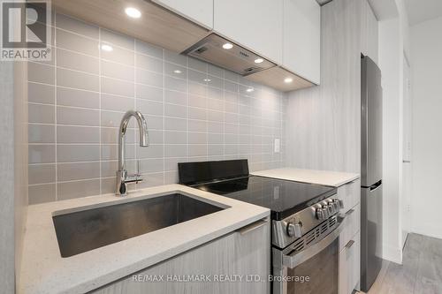 803 - 70 Annie Craig Drive, Toronto, ON - Indoor Photo Showing Kitchen