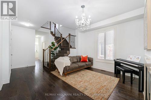 10 Mussle White Road, Brampton, ON - Indoor Photo Showing Living Room