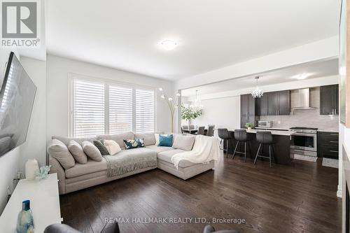 10 Mussle White Road, Brampton, ON - Indoor Photo Showing Living Room