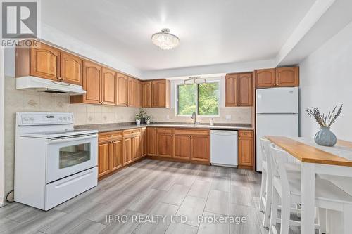 7899 Side Road 15, Halton Hills, ON - Indoor Photo Showing Kitchen With Double Sink