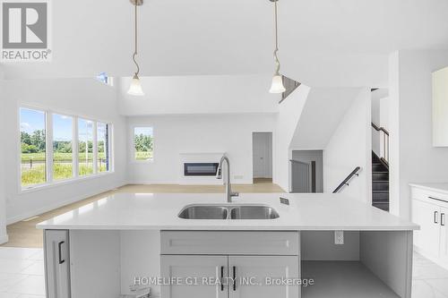 3415 Isleworth Road, London, ON - Indoor Photo Showing Kitchen With Double Sink