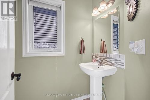 439 Champlain Avenue, Woodstock, ON - Indoor Photo Showing Bathroom