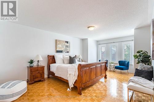 3834 Althorpe Circle, Mississauga, ON - Indoor Photo Showing Bedroom