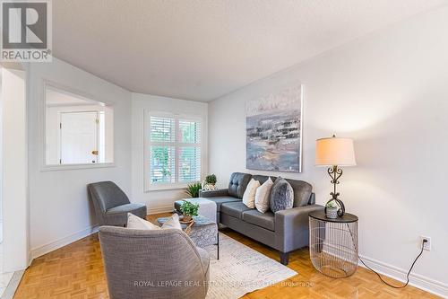 3834 Althorpe Circle, Mississauga, ON - Indoor Photo Showing Living Room
