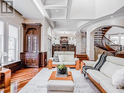 295 Belvenia Road, Burlington (Shoreacres), ON - Indoor Photo Showing Living Room