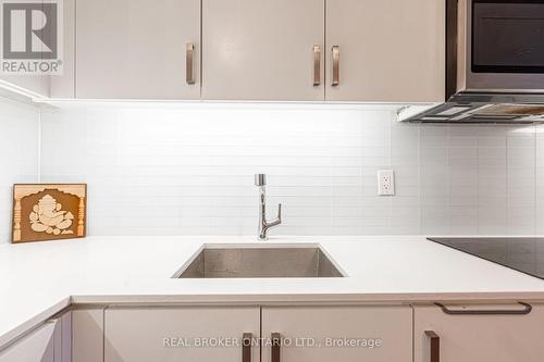 161 - 1575 Lakeshore Road, Mississauga, ON - Indoor Photo Showing Kitchen