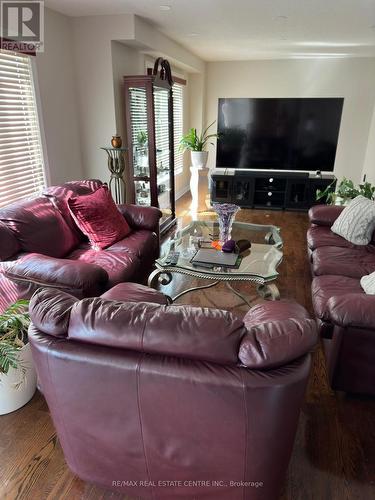 92 Oaklea Boulevard, Brampton, ON - Indoor Photo Showing Living Room