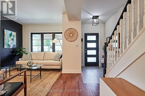 279 Kenilworth Avenue, Toronto, ON - Indoor Photo Showing Living Room