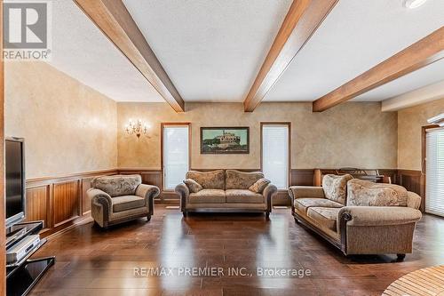 21 Knudson Lane, Vaughan, ON - Indoor Photo Showing Living Room